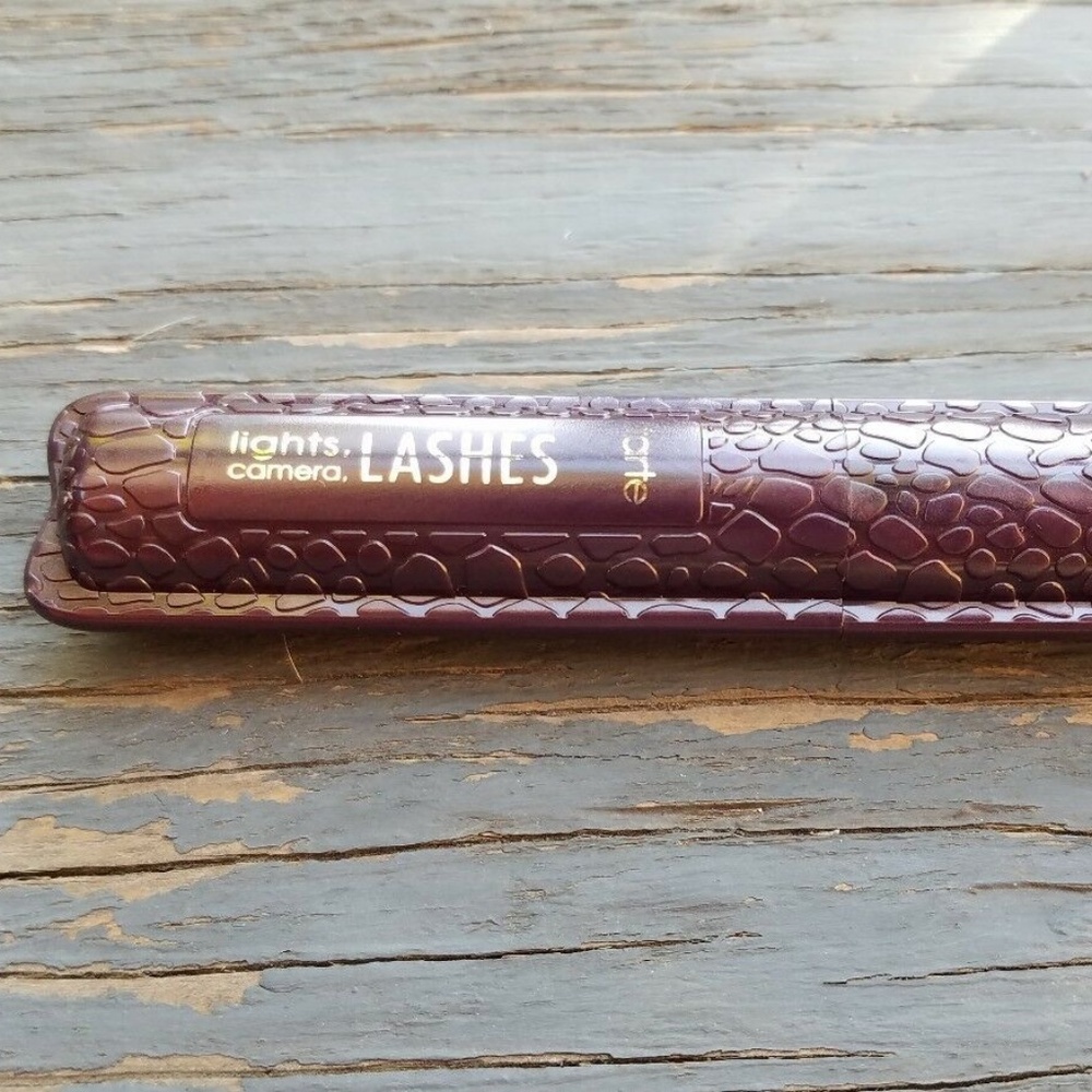 *SOLD* Tarte Lights, Camera, Lashes 4 in 1 Mascara - Picture 2 of 3